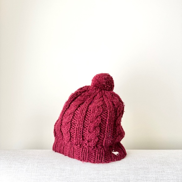Abercrombie & Fitch Accessories - Vintage Abercrombie & Fitch Cable Knit Pom-Pom Beanie – Dark Red hand knitted